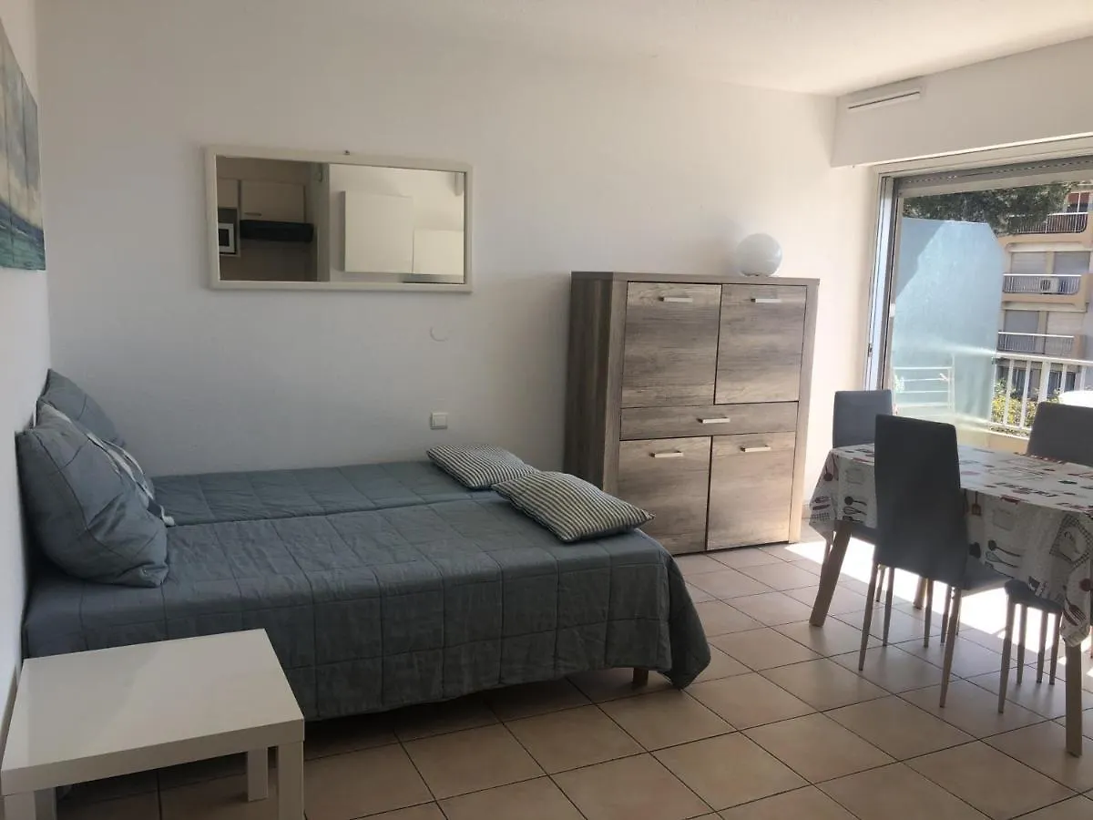 Studio Climat. Avec Balcon Proche Plage Et Commerces, Wi-Fi Gratuit - Fr-1-466A-27 Saint-Raphael  0*, Saint-Raphael (Var) France